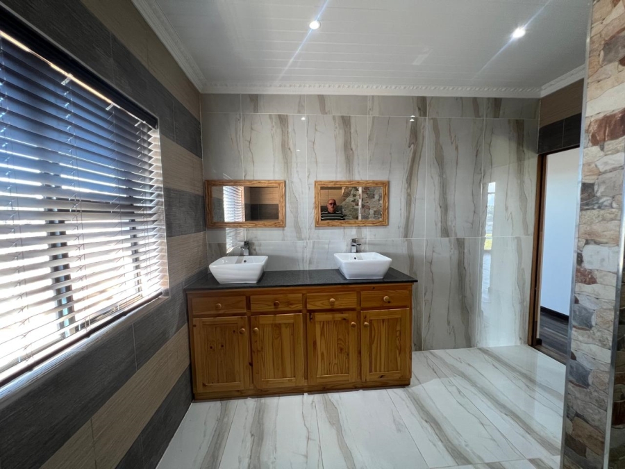 5 Bedroom Property for Sale in Royalston Residential Estate and Wildlife Reserve Eastern Cape